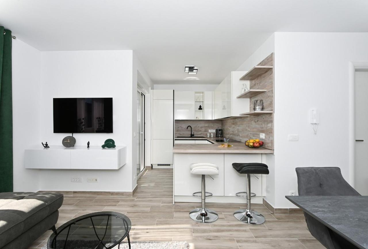 Luxury Apartment White Crystal Kaštela Buitenkant foto